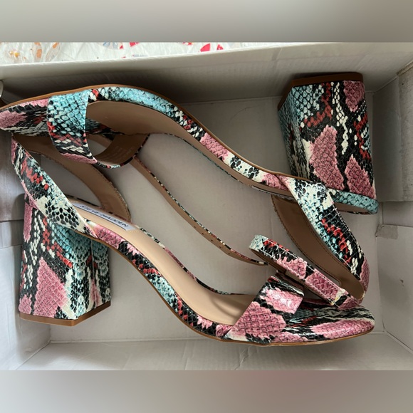 Steve Madden Glamorous multi color snakeskin heels in size 11. - Picture 3 of 4